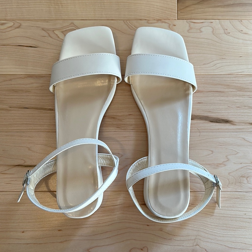 Straps sandals